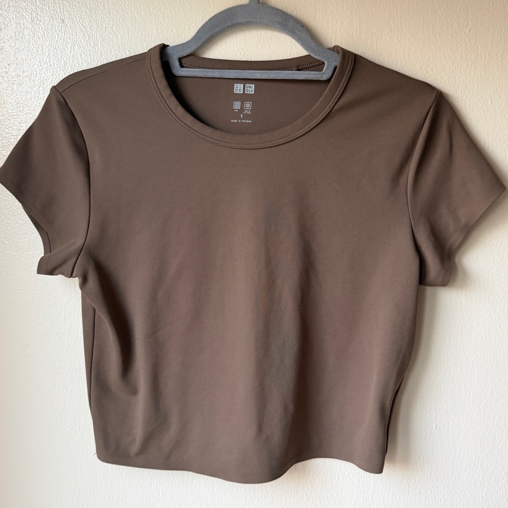 Uniqlo Stretchy Crop Top